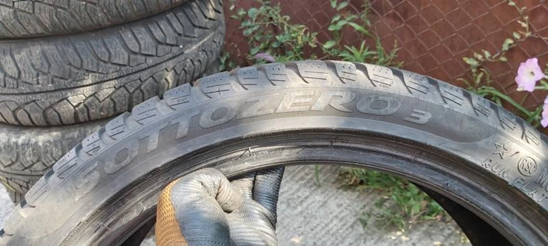 Гуми Зимни 245/40R19, снимка 7 - Гуми и джанти - 29865967