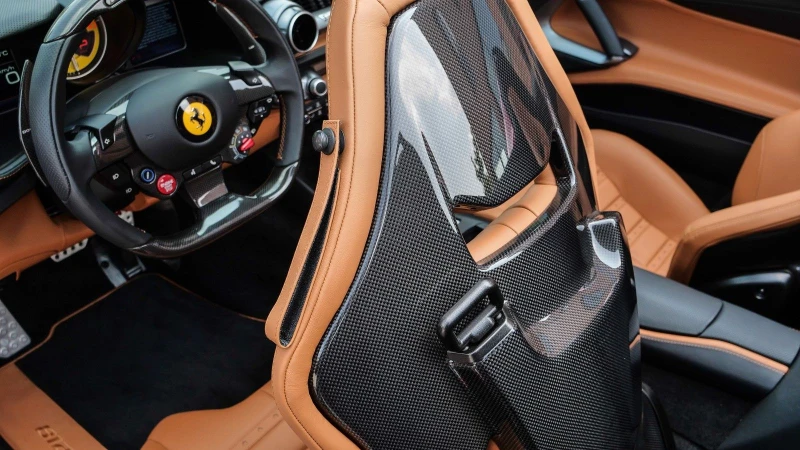 Ferrari 812 GTS = Carbon Interior & Exterior= Гаранция, снимка 9 - Автомобили и джипове - 47002912