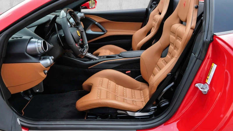 Ferrari 812 GTS = Carbon Interior & Exterior= Гаранция, снимка 7 - Автомобили и джипове - 47002912