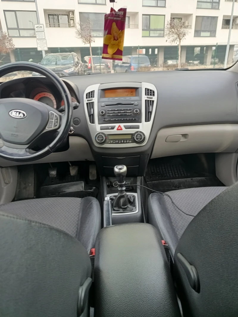 Kia Ceed 1.6CRDI, снимка 11 - Автомобили и джипове - 48758209