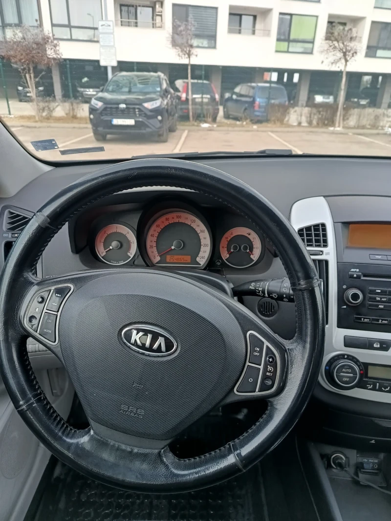 Kia Ceed 1.6CRDI, снимка 12 - Автомобили и джипове - 48758209