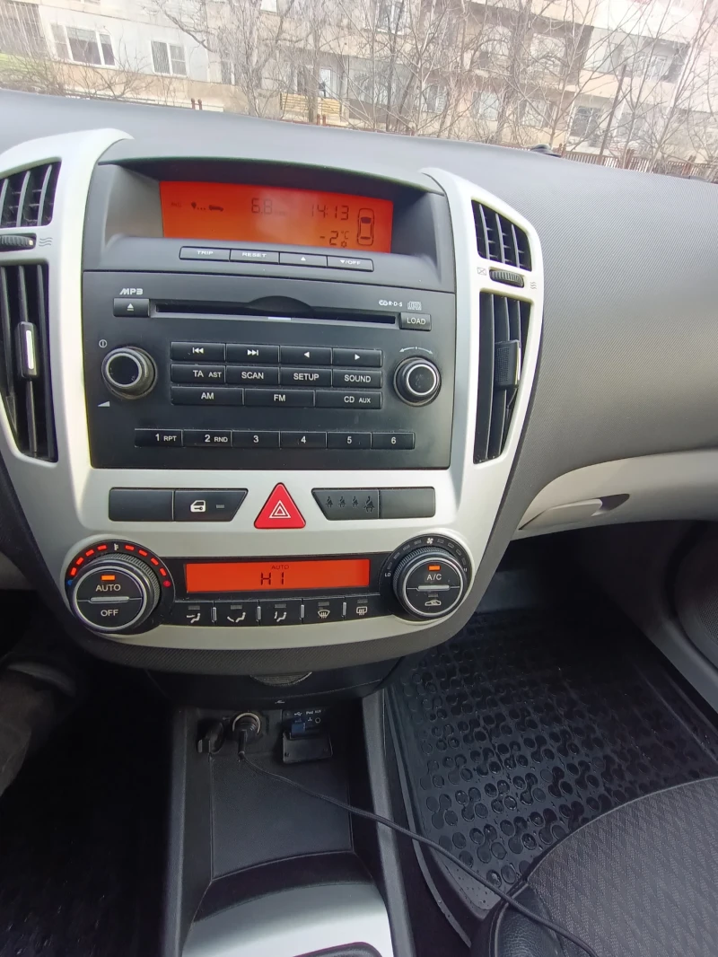 Kia Ceed 1.6CRDI, снимка 13 - Автомобили и джипове - 48758209