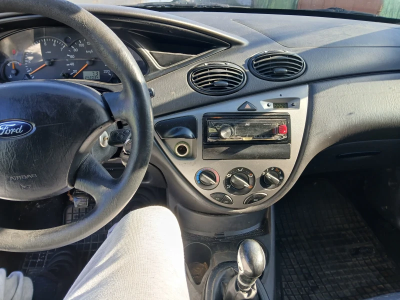 Ford Focus 1.8i, снимка 7 - Автомобили и джипове - 49029012