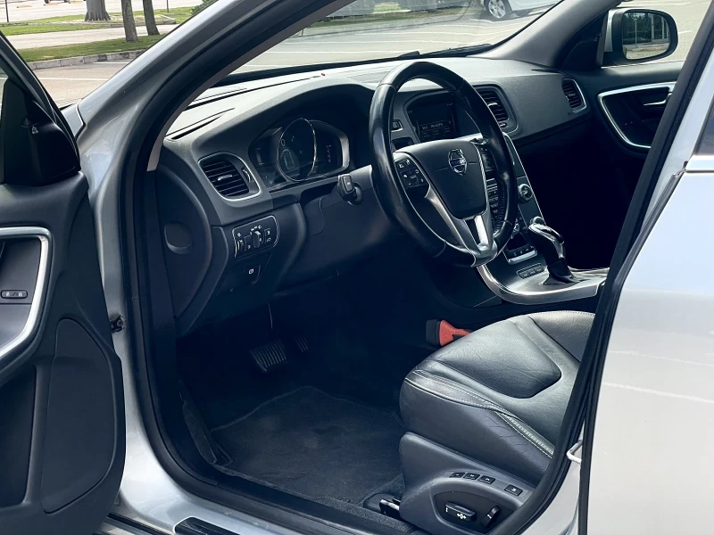 Volvo V60 D6 Twin Engine PHEV, снимка 9 - Автомобили и джипове - 52426980