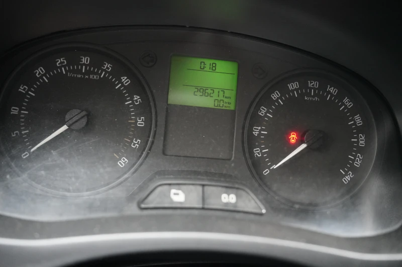 Skoda Fabia Fabia 1.6 TDI КАТАСТРОФИРАЛ, снимка 13 - Автомобили и джипове - 52559667