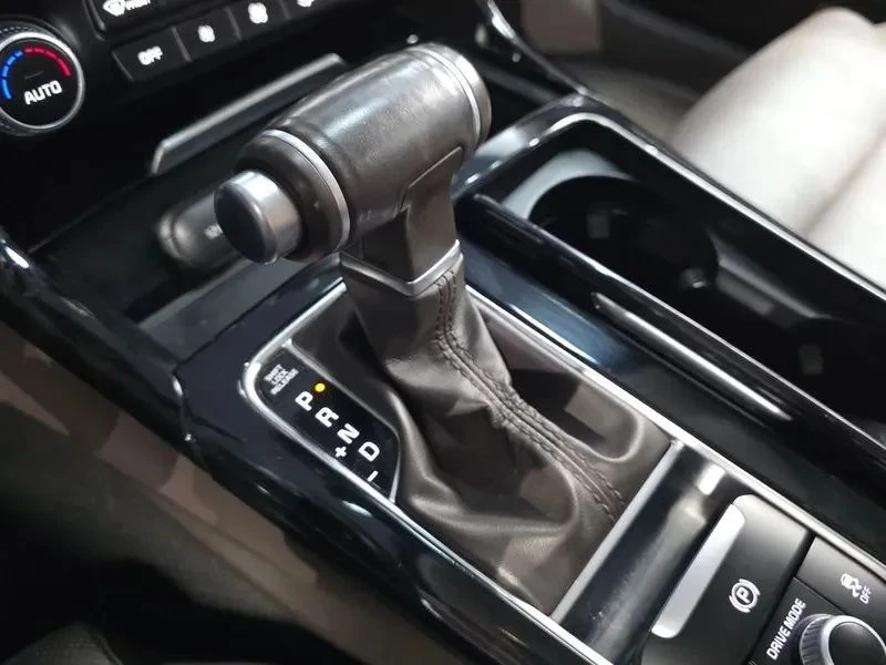 Kia Stinger, снимка 9 - Автомобили и джипове - 56690360