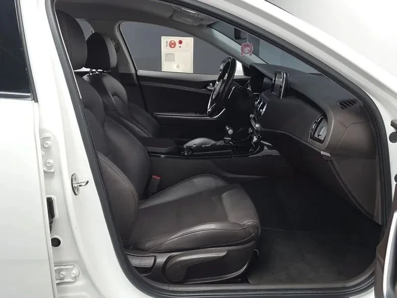 Kia Stinger, снимка 11 - Автомобили и джипове - 56690360