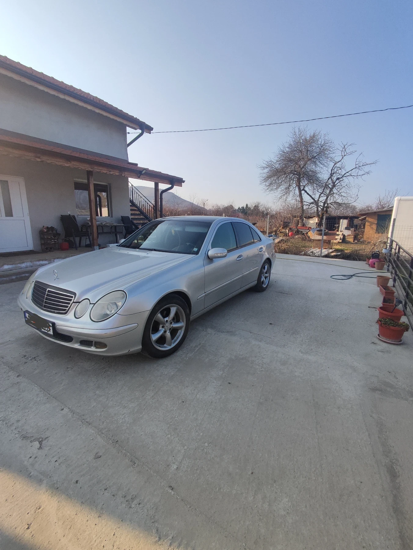 Mercedes-Benz E 220, снимка 2 - Автомобили и джипове - 53776270