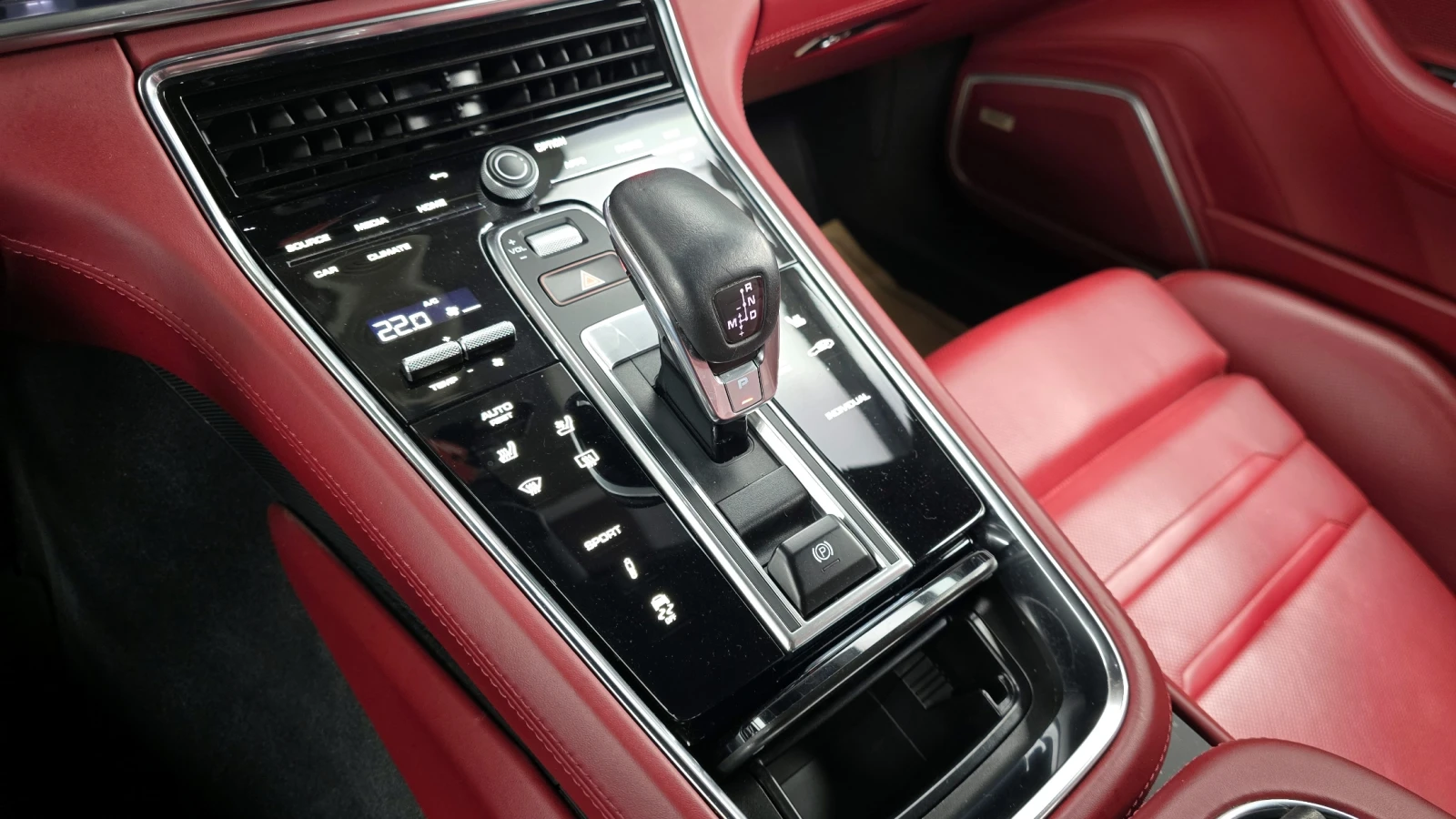 Porsche Panamera 4 / FACELIFT / RED INT / ОБДУХ / 360 / BOSE, снимка 11 - Автомобили и джипове - 54204730