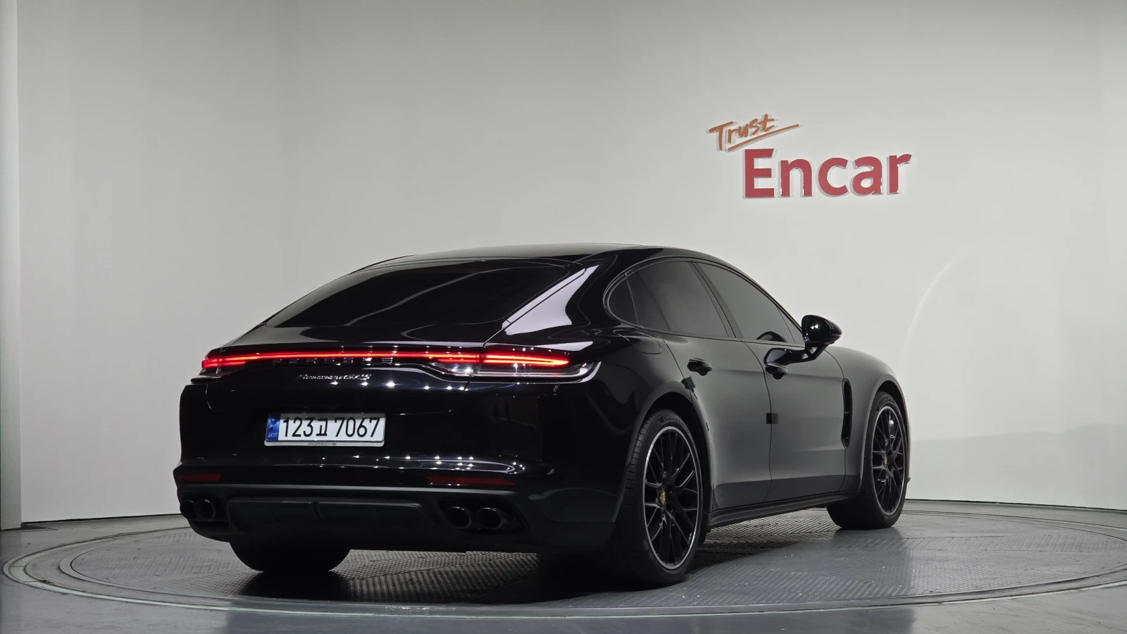 Porsche Panamera 4 / FACELIFT / RED INT / ОБДУХ / 360 / BOSE, снимка 2 - Автомобили и джипове - 54204730