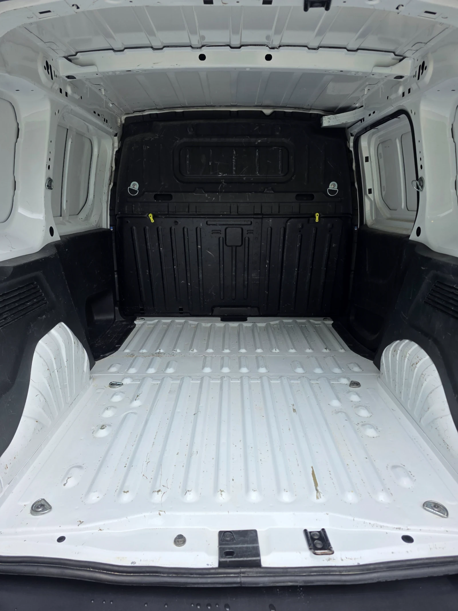 Citroen Berlingo 1.5 130 кс Автоматик, снимка 8 - Автомобили и джипове - 54215633