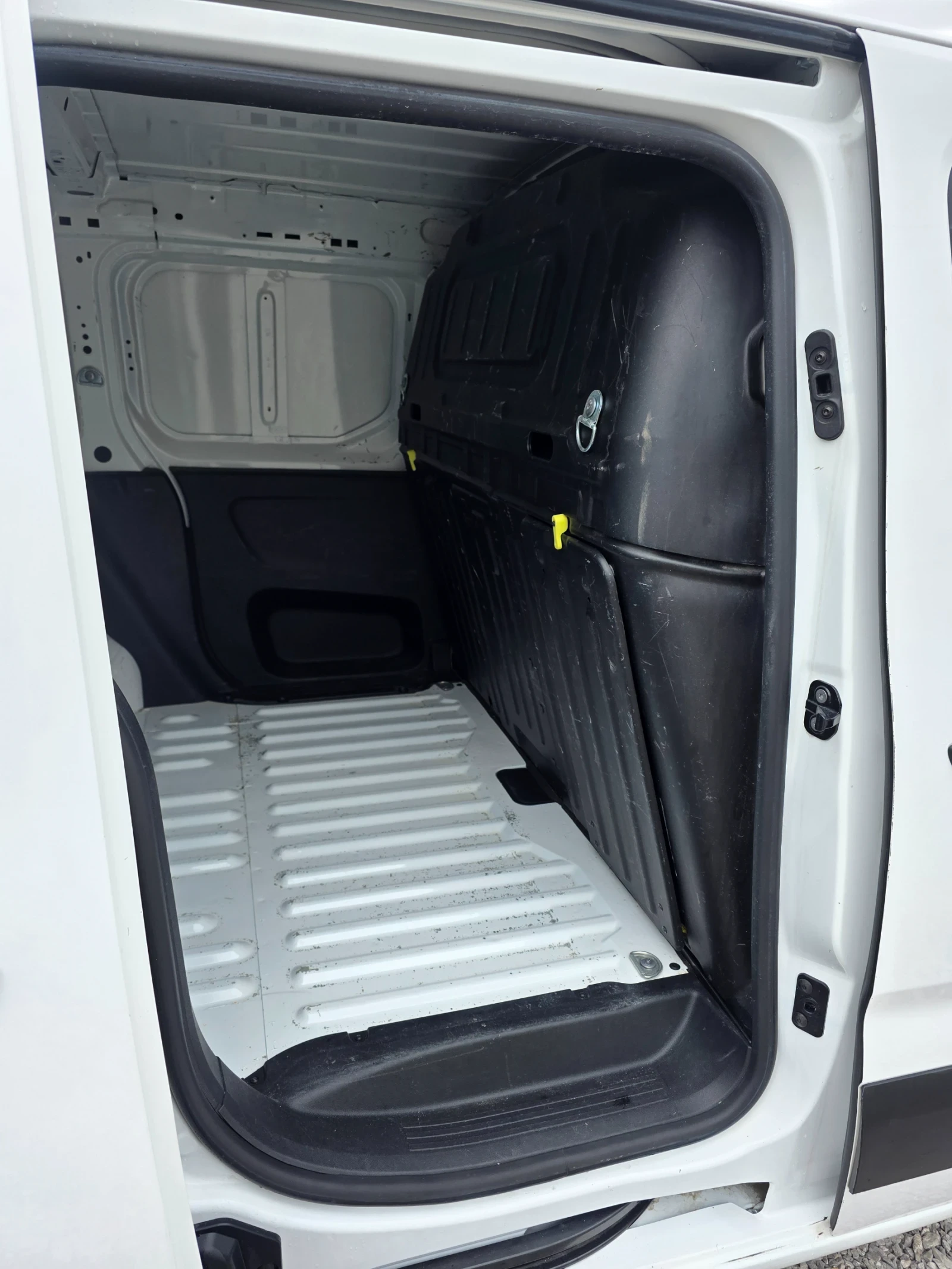 Citroen Berlingo 1.5 130 кс Автоматик, снимка 11 - Автомобили и джипове - 54215633