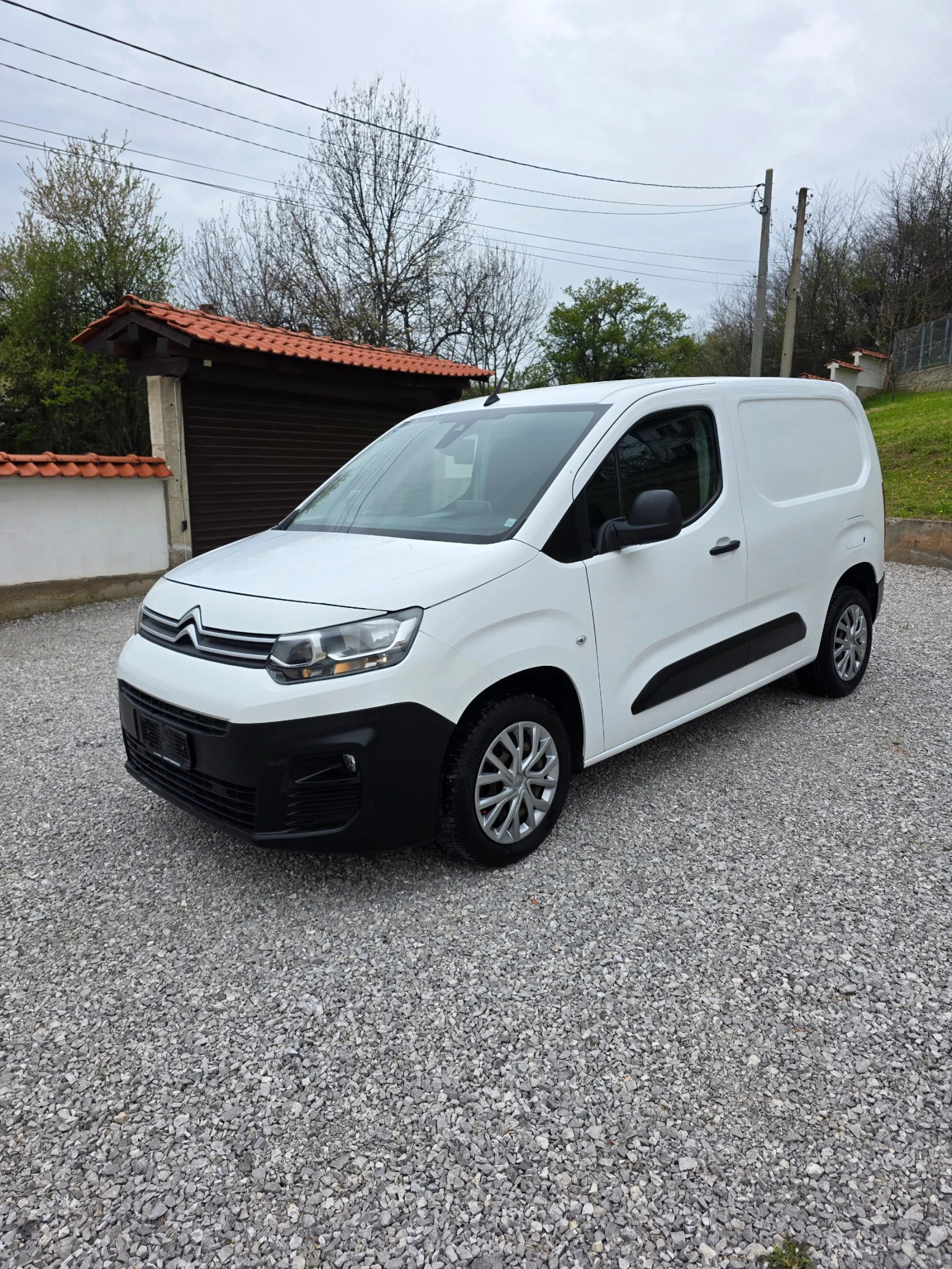 Citroen Berlingo 1.5 130 кс Автоматик, снимка 3 - Автомобили и джипове - 54215633