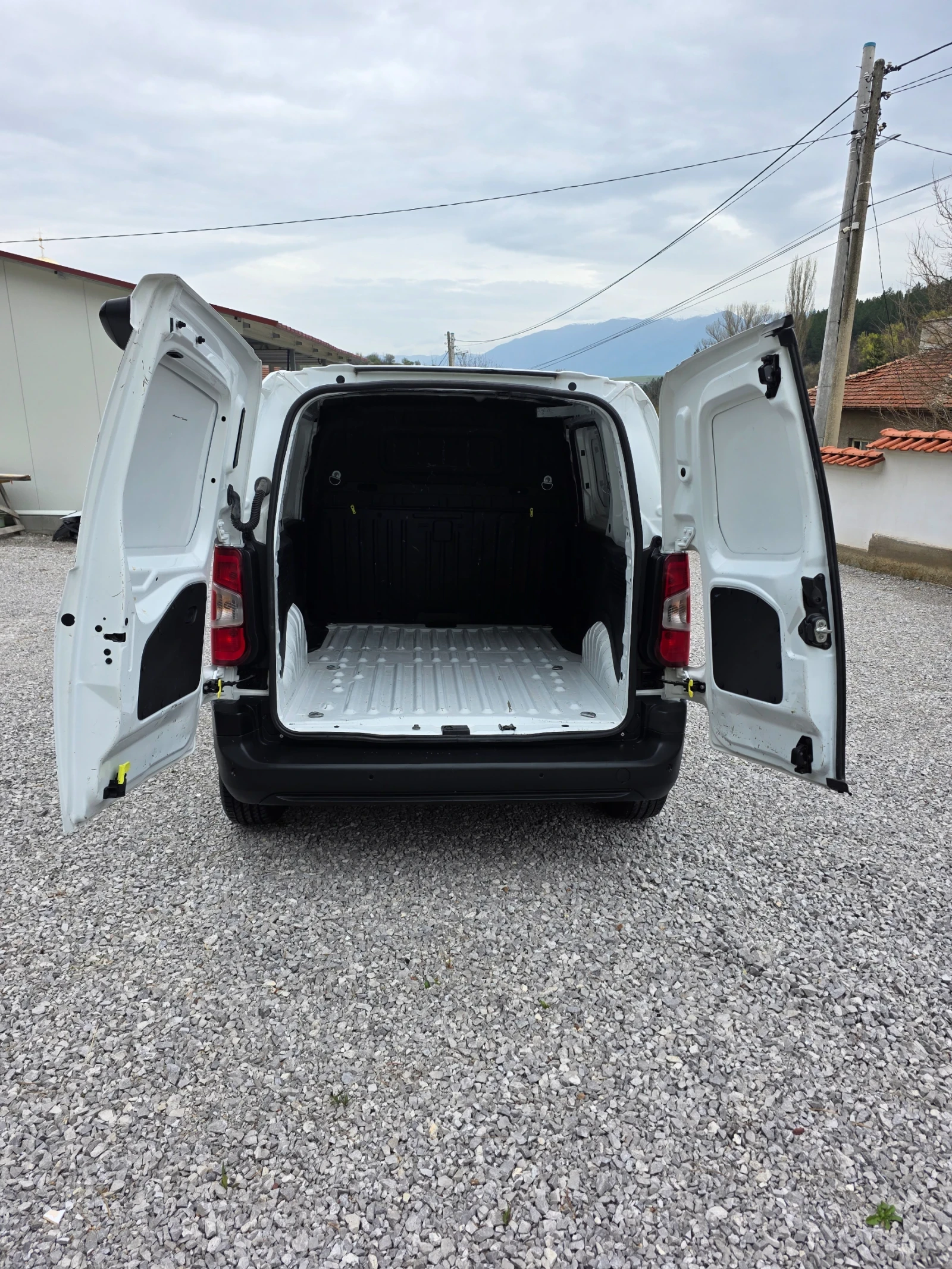 Citroen Berlingo 1.5 130 кс Автоматик, снимка 7 - Автомобили и джипове - 54215633