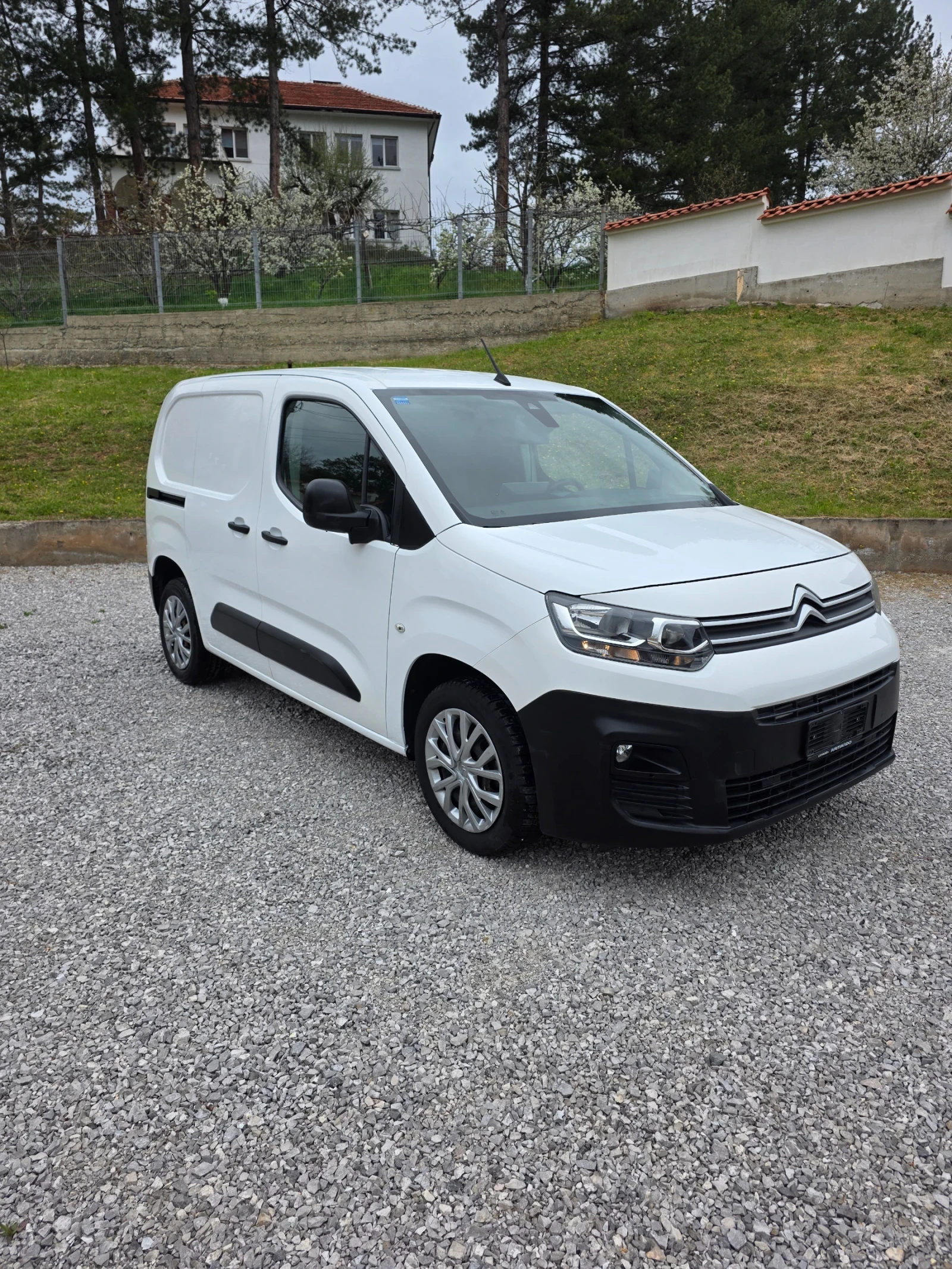 Citroen Berlingo 1.5 130 кс Автоматик, снимка 2 - Автомобили и джипове - 54215633