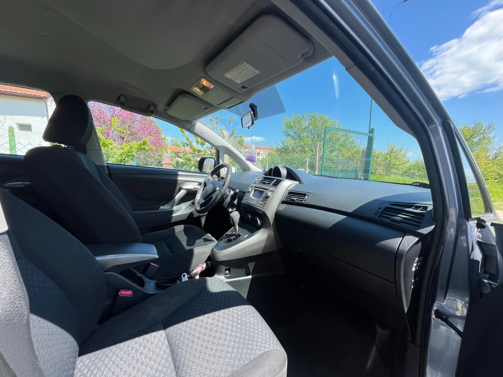 Toyota Verso 2.2 D-CAT, снимка 6 - Автомобили и джипове - 54422539