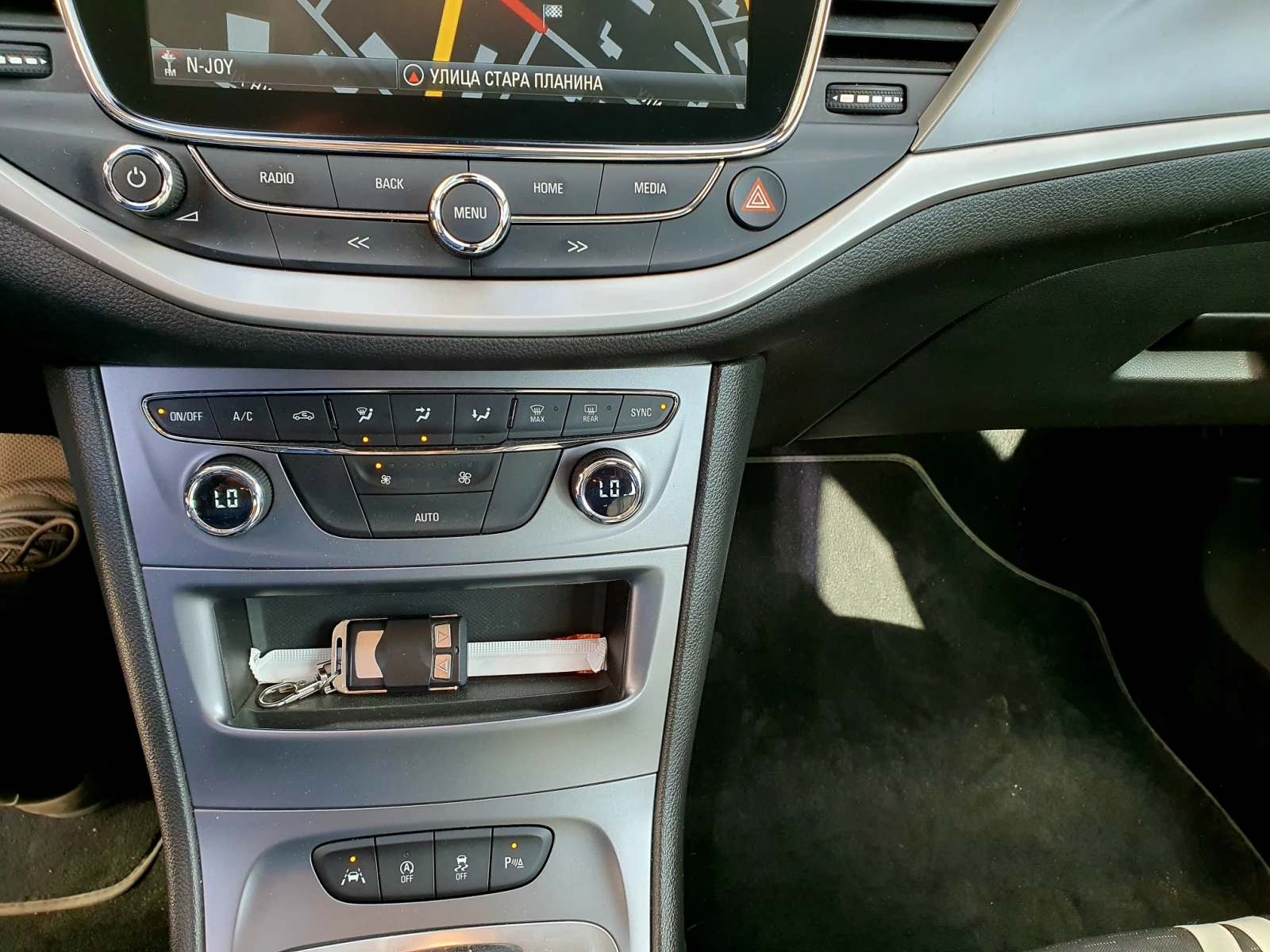 Opel Astra Sport Tourer, снимка 6 - Автомобили и джипове - 54576500