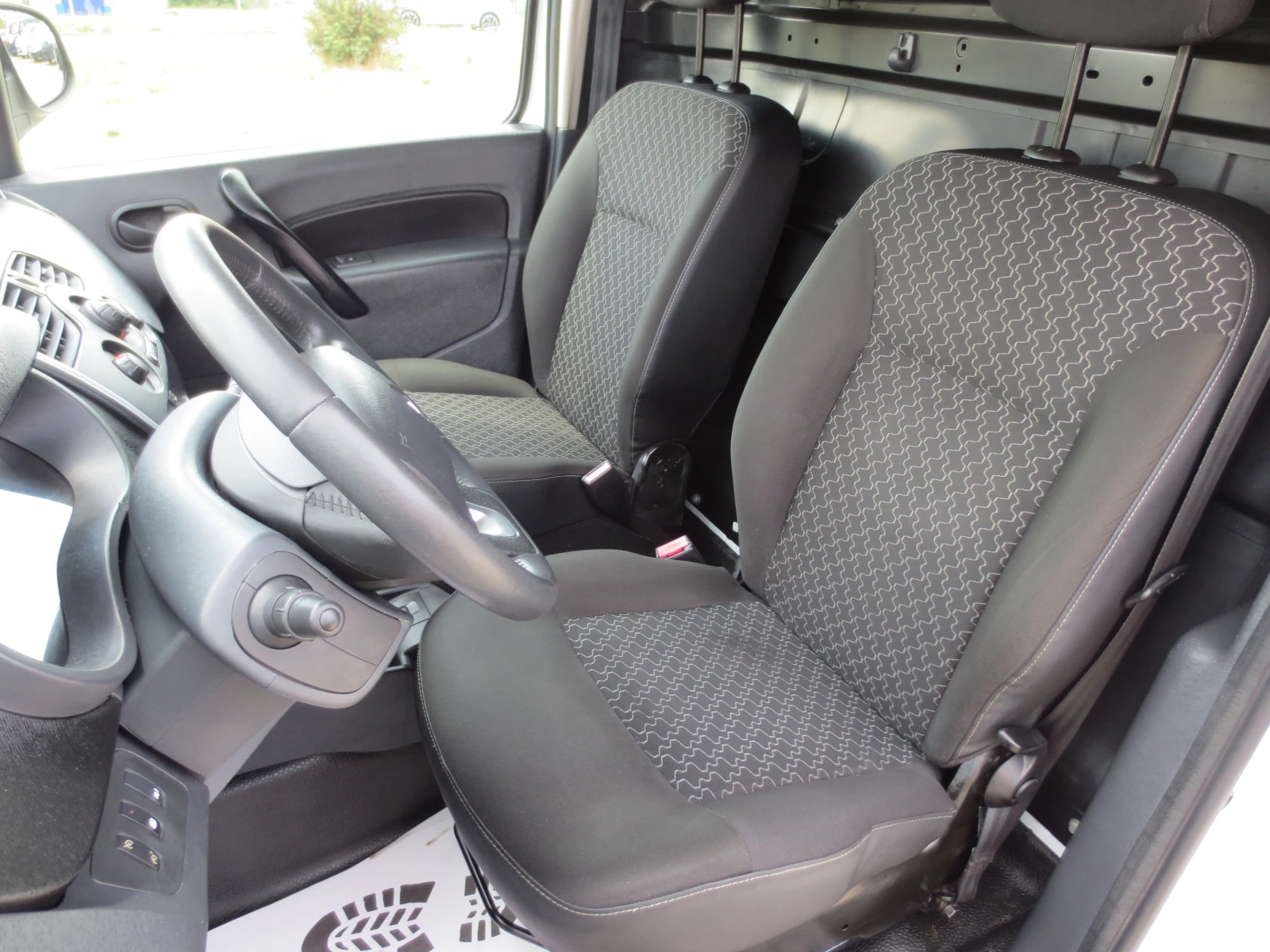 Renault Kangoo 1.5 dci, снимка 10 - Автомобили и джипове - 54748635