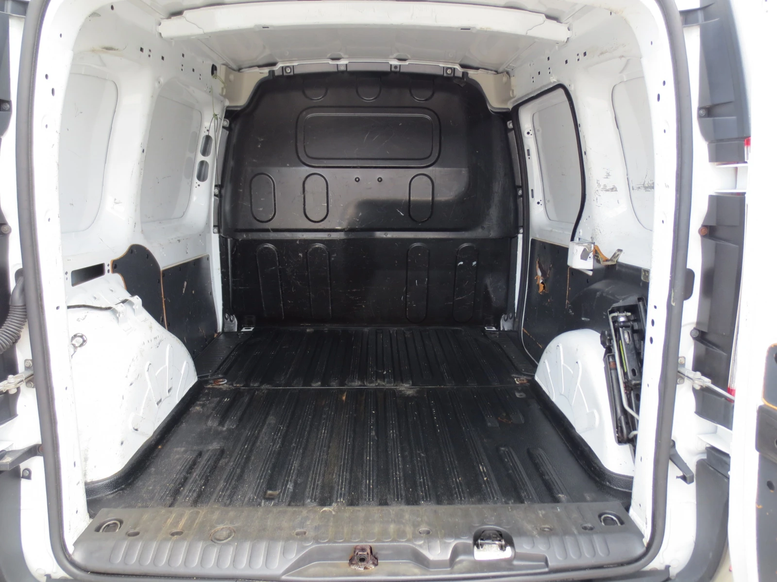 Renault Kangoo 1.5 dci, снимка 15 - Автомобили и джипове - 54748635