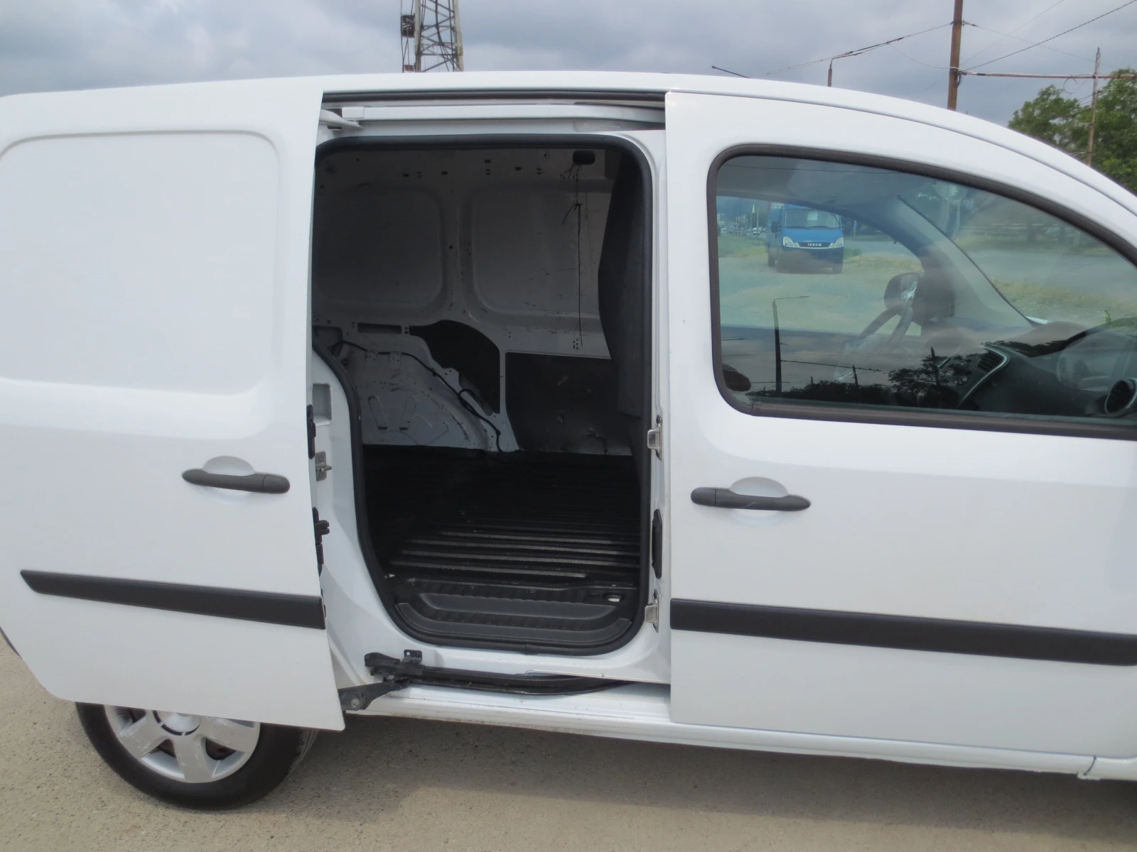 Renault Kangoo 1.5 dci, снимка 14 - Автомобили и джипове - 54748635
