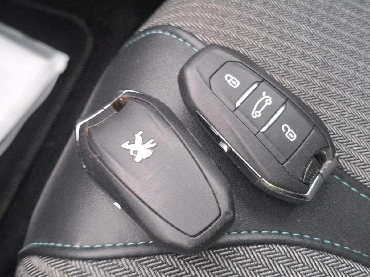 Peugeot 3008 PLUG IN HYBRID 225 ALLURE EAT8, снимка 9 - Автомобили и джипове - 55434984