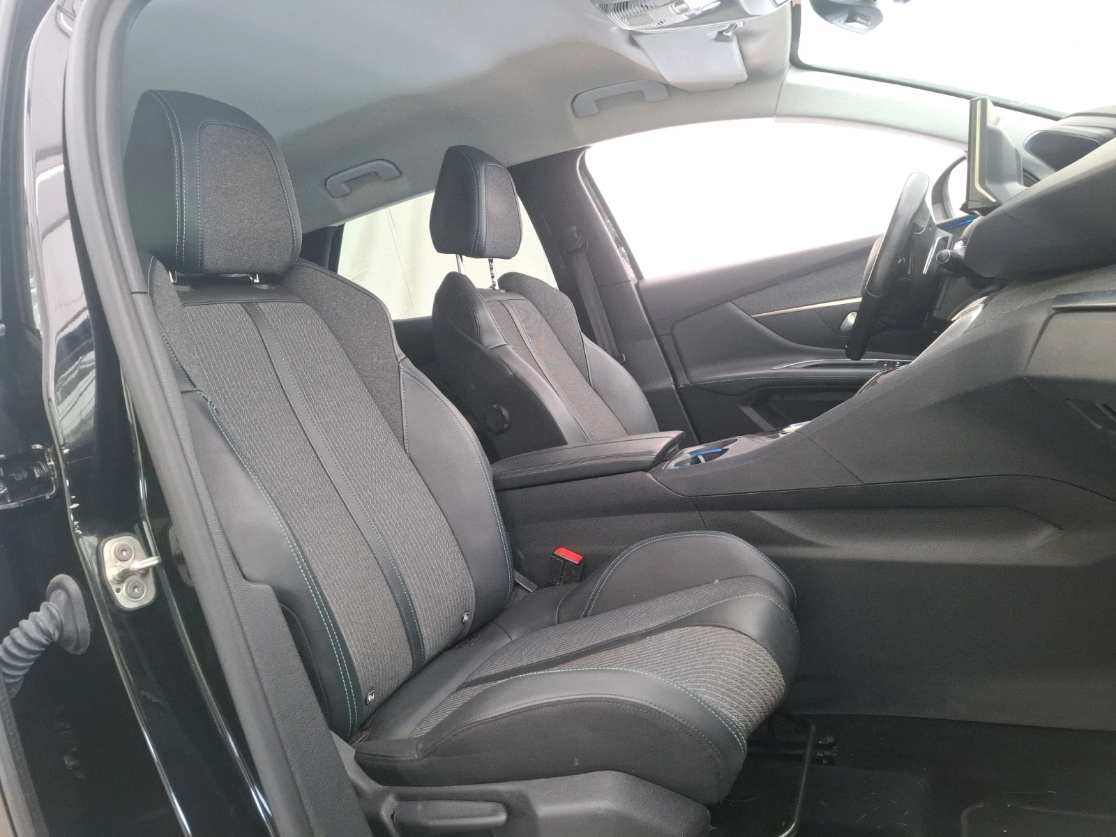 Peugeot 3008 PLUG IN HYBRID 225 ALLURE EAT8, снимка 6 - Автомобили и джипове - 55434984