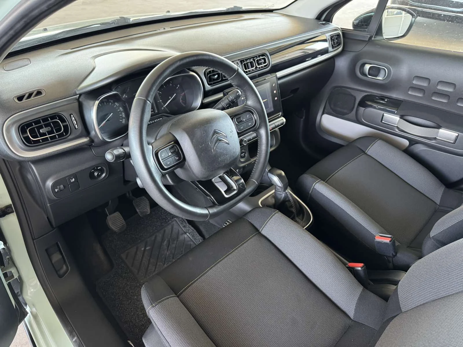 Citroen C3 1.6BLUEHDI* 100ps* НАВИ* КАМЕРА* ПАРКТРОНИК, снимка 9 - Автомобили и джипове - 55442236