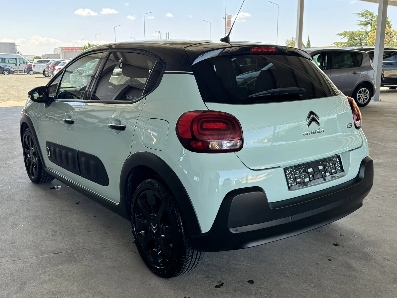 Citroen C3 1.6BLUEHDI* 100ps* НАВИ* КАМЕРА* ПАРКТРОНИК, снимка 3 - Автомобили и джипове - 55442236