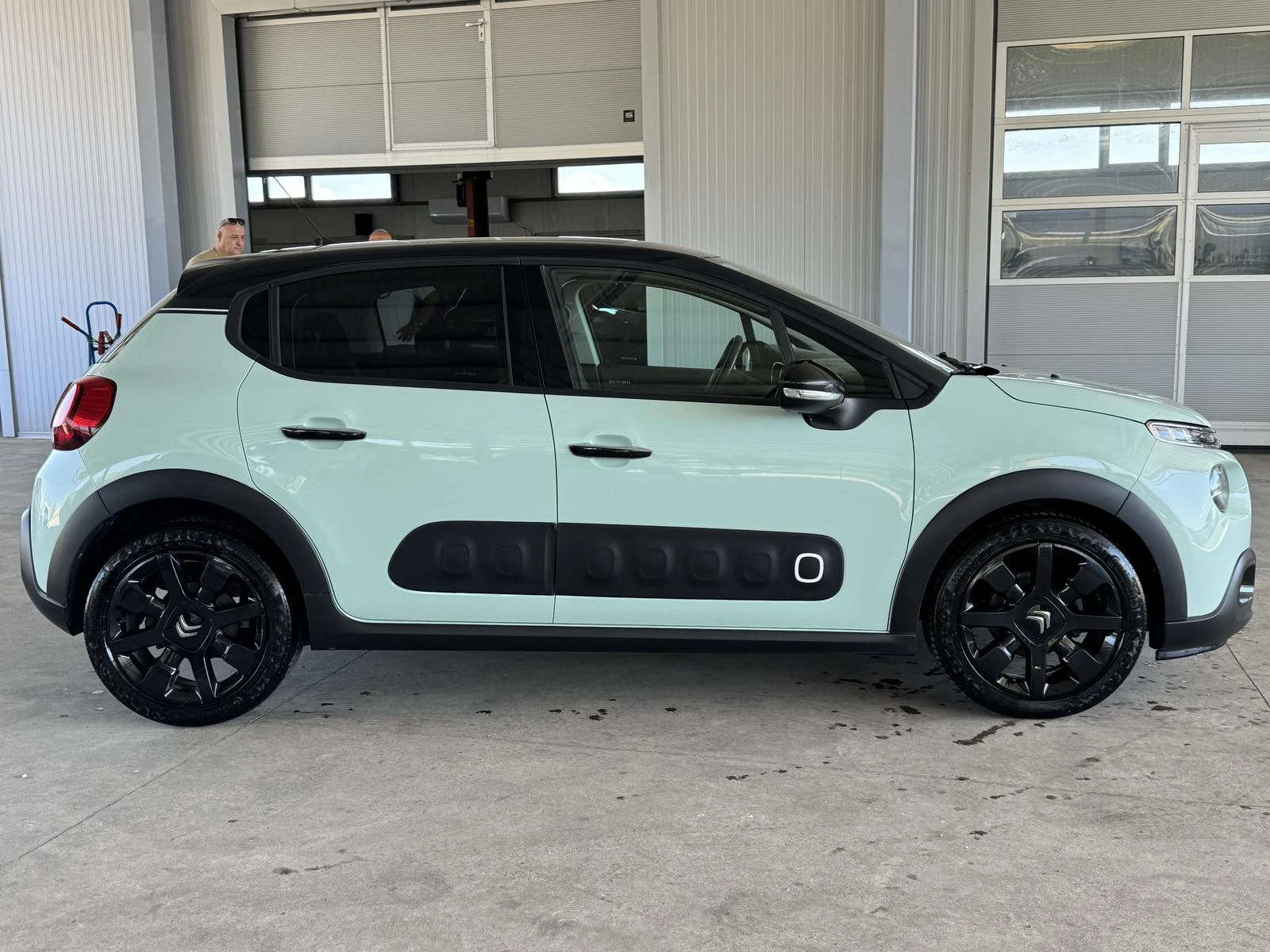 Citroen C3 1.6BLUEHDI* 100ps* НАВИ* КАМЕРА* ПАРКТРОНИК, снимка 6 - Автомобили и джипове - 55442236