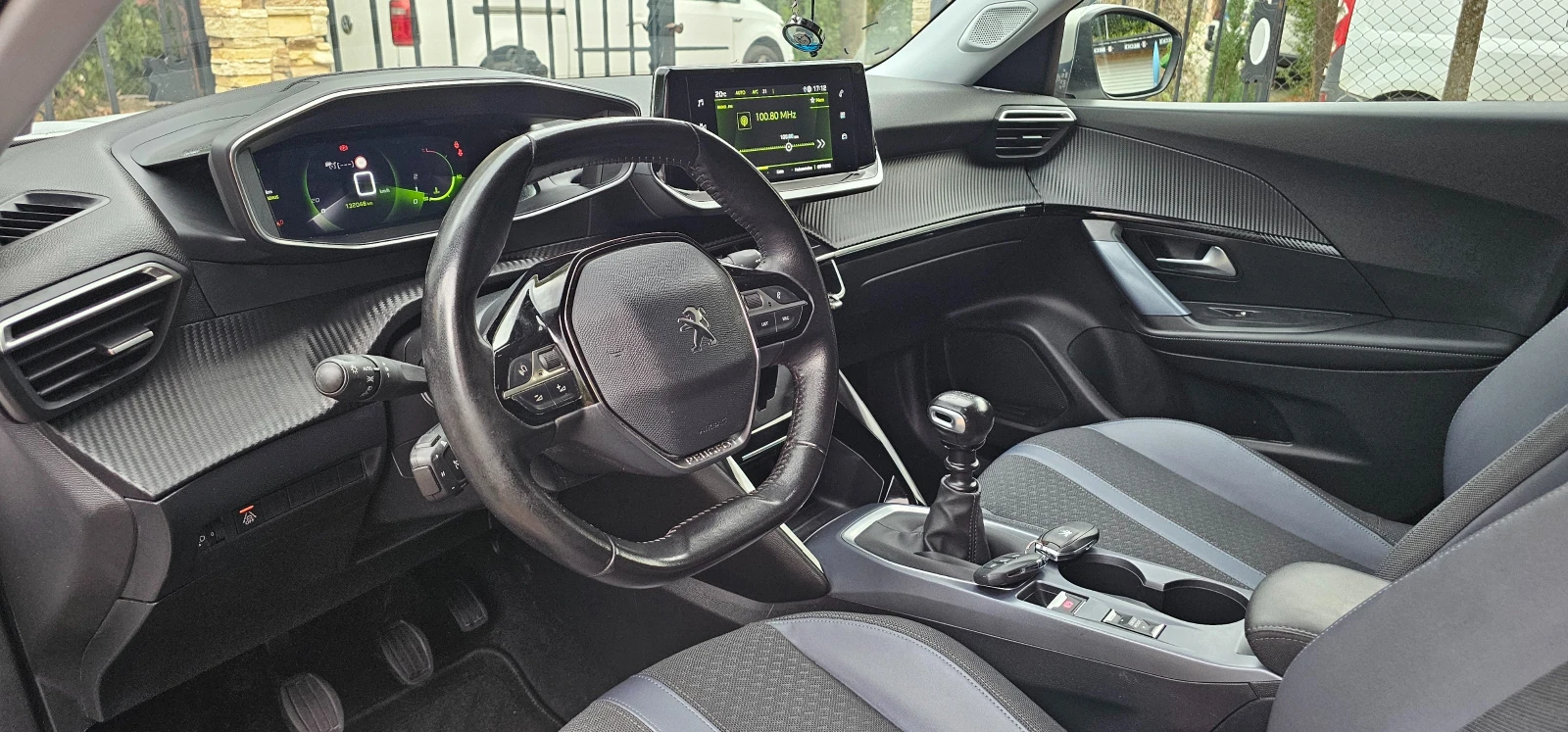 Peugeot 2008 Allure Puretech, снимка 12 - Автомобили и джипове - 56168566