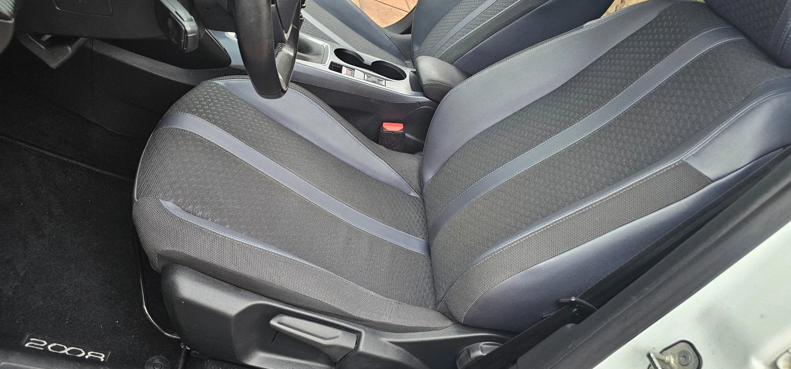 Peugeot 2008 Allure Puretech, снимка 16 - Автомобили и джипове - 56168566