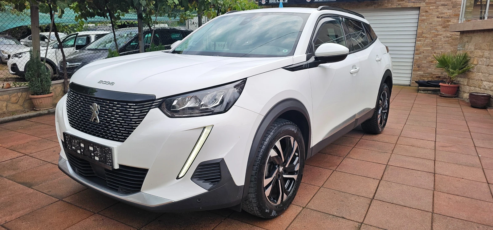 Peugeot 2008 Allure Puretech, снимка 2 - Автомобили и джипове - 56168566