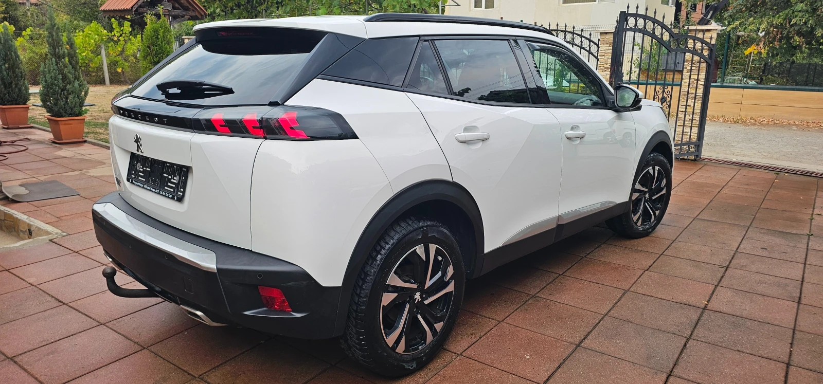 Peugeot 2008 Allure Puretech, снимка 4 - Автомобили и джипове - 56168566
