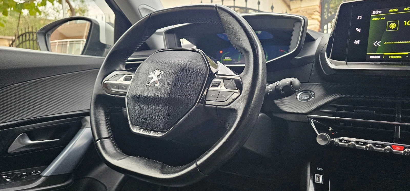 Peugeot 2008 Allure Puretech, снимка 13 - Автомобили и джипове - 56168566