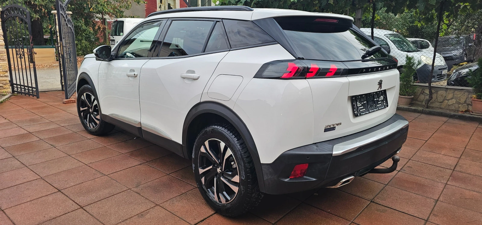 Peugeot 2008 Allure Puretech, снимка 3 - Автомобили и джипове - 56168566