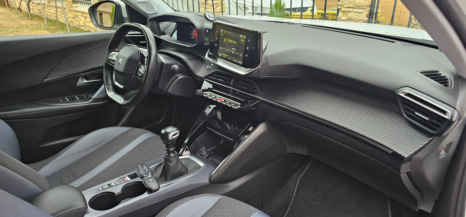 Peugeot 2008 Allure Puretech, снимка 11 - Автомобили и джипове - 56168566