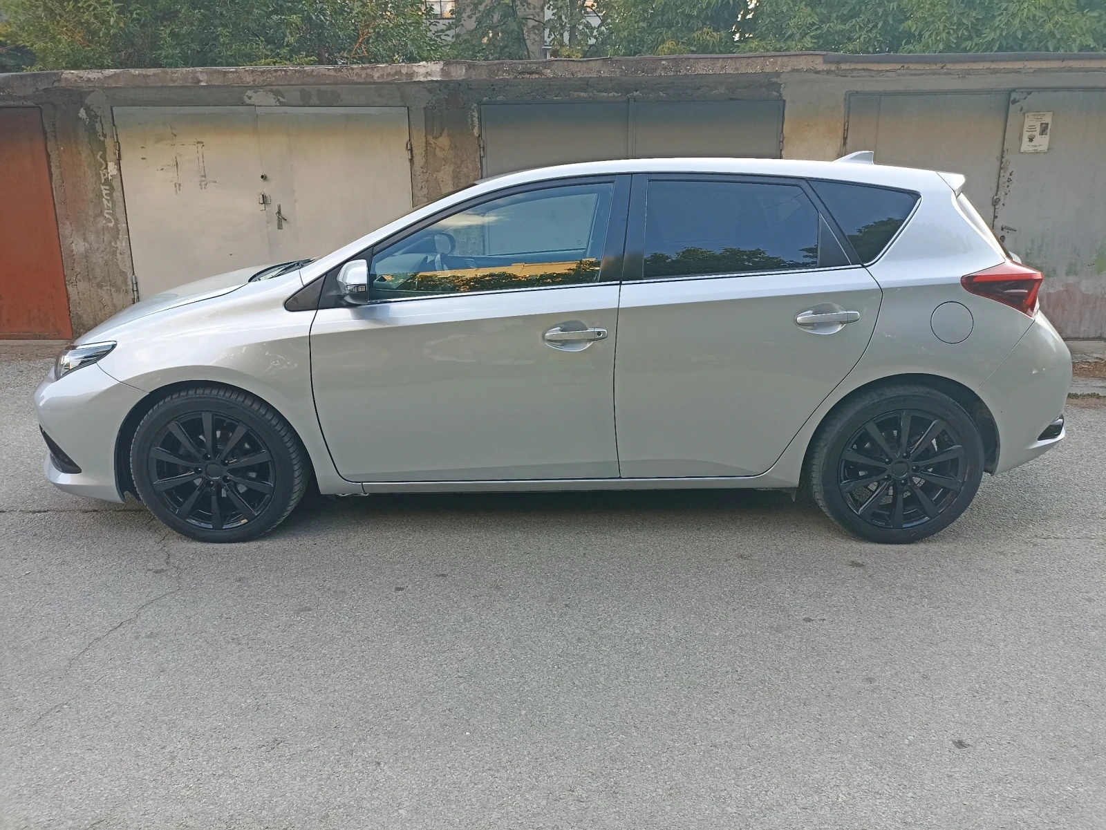 Toyota Auris 1.6 d4d, снимка 3 - Автомобили и джипове - 56275710