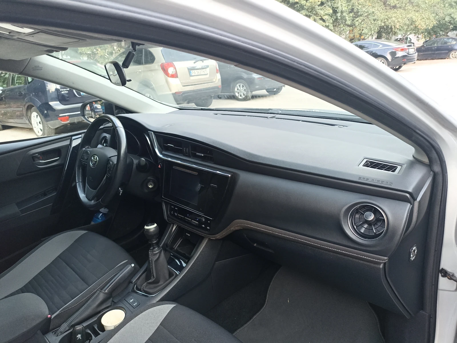 Toyota Auris 1.6 d4d, снимка 8 - Автомобили и джипове - 56275710