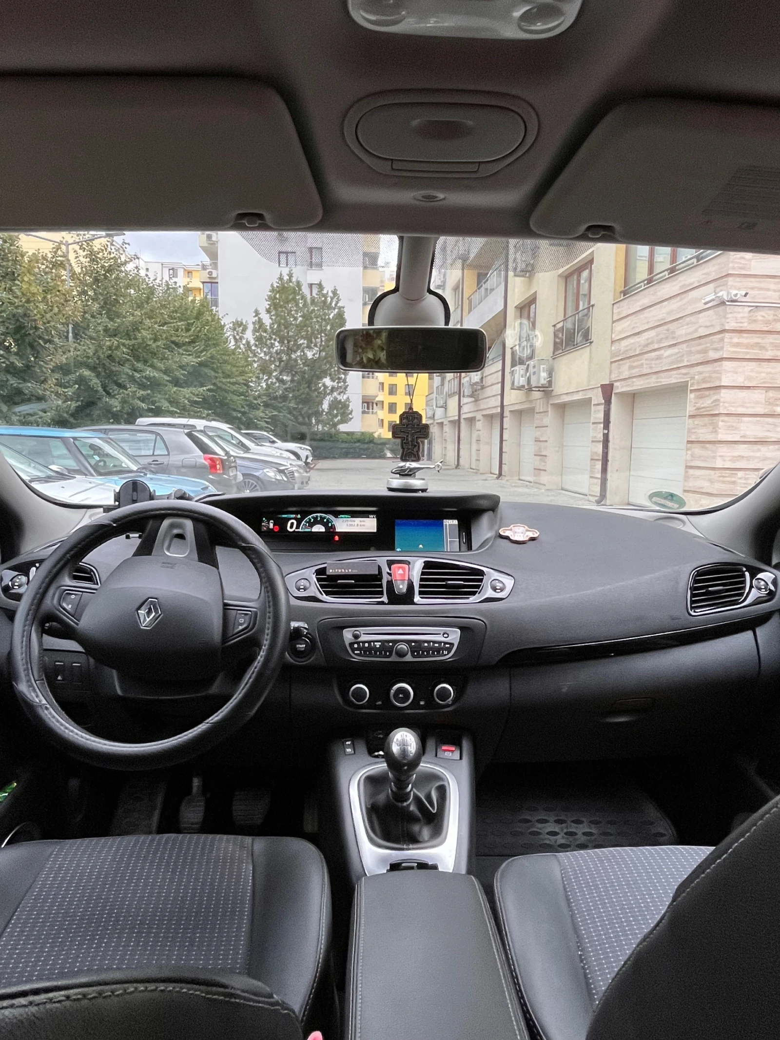 Renault Scenic, снимка 8 - Автомобили и джипове - 56606205