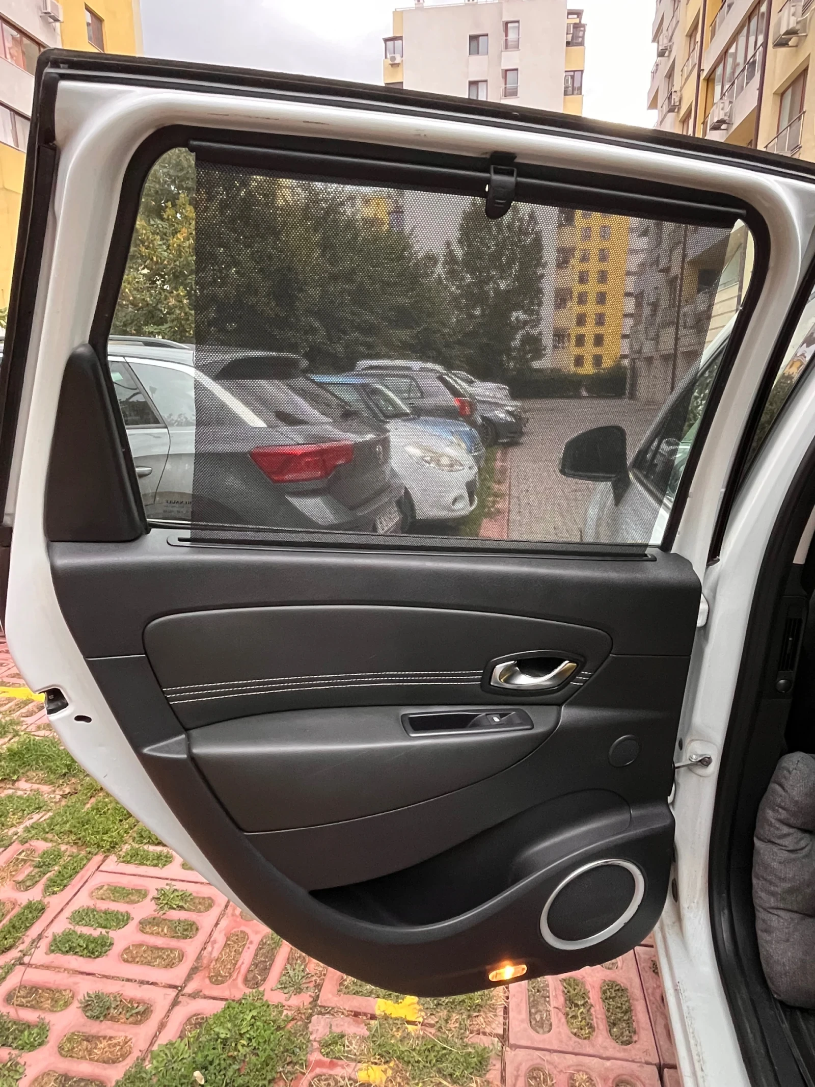 Renault Scenic, снимка 10 - Автомобили и джипове - 56606205