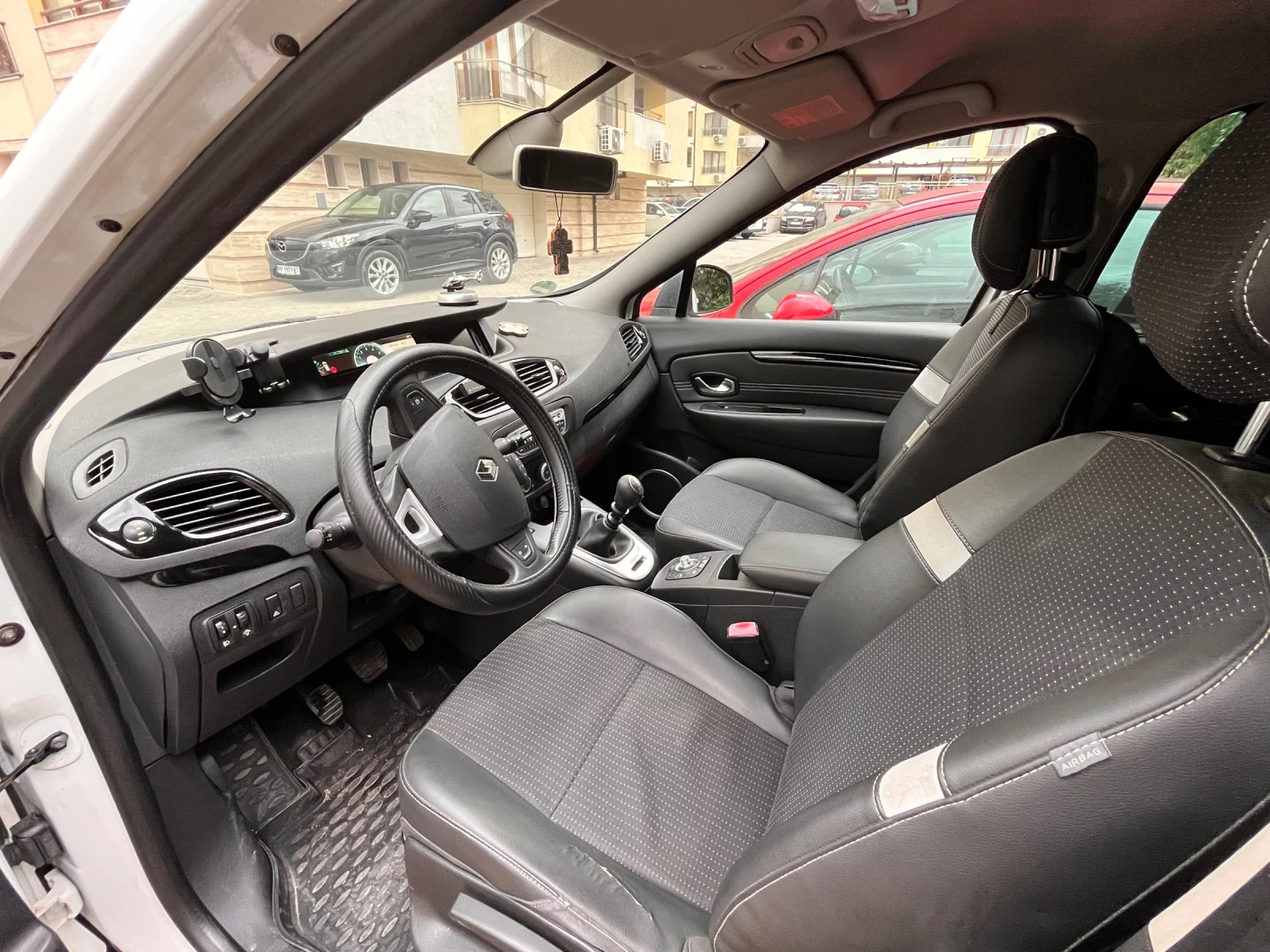 Renault Scenic, снимка 2 - Автомобили и джипове - 56606205
