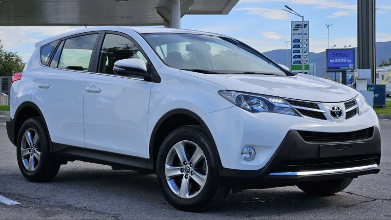 Toyota Rav4 2, 000 D4D EURO5 ПЪЛНА СЕРВИЗНА ИСТОРИЯ, снимка 3 - Автомобили и джипове - 47542537