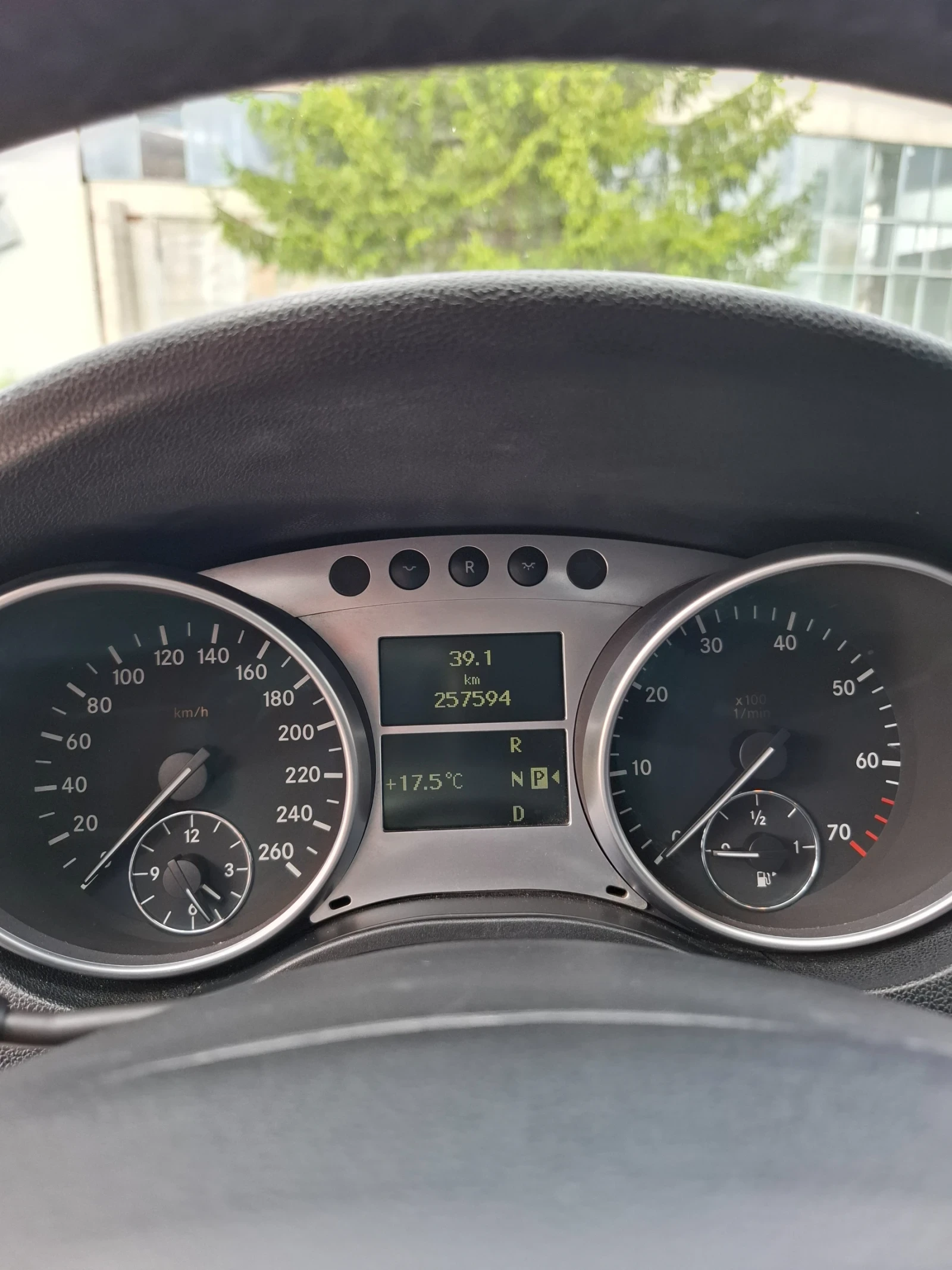 Mercedes-Benz ML 500  - изображение 6