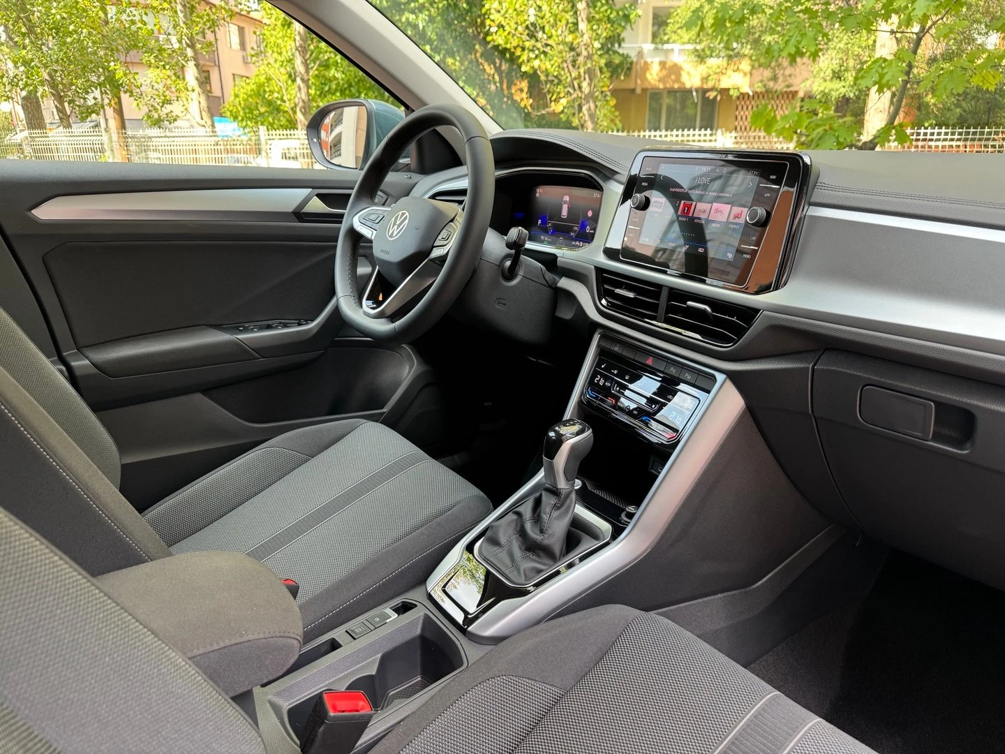 VW T-Roc VW T- Roc Life Plus 1.5 TSI OPF DSG - изображение 8