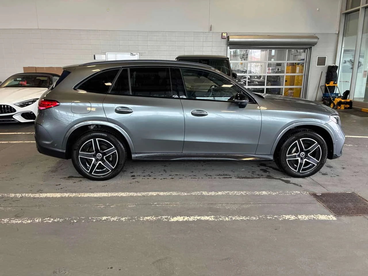 Mercedes-Benz GLC 300 4MATIC* DISTRONIC* PANO* 360КАМЕРИ* , снимка 3 - Автомобили и джипове - 54162114