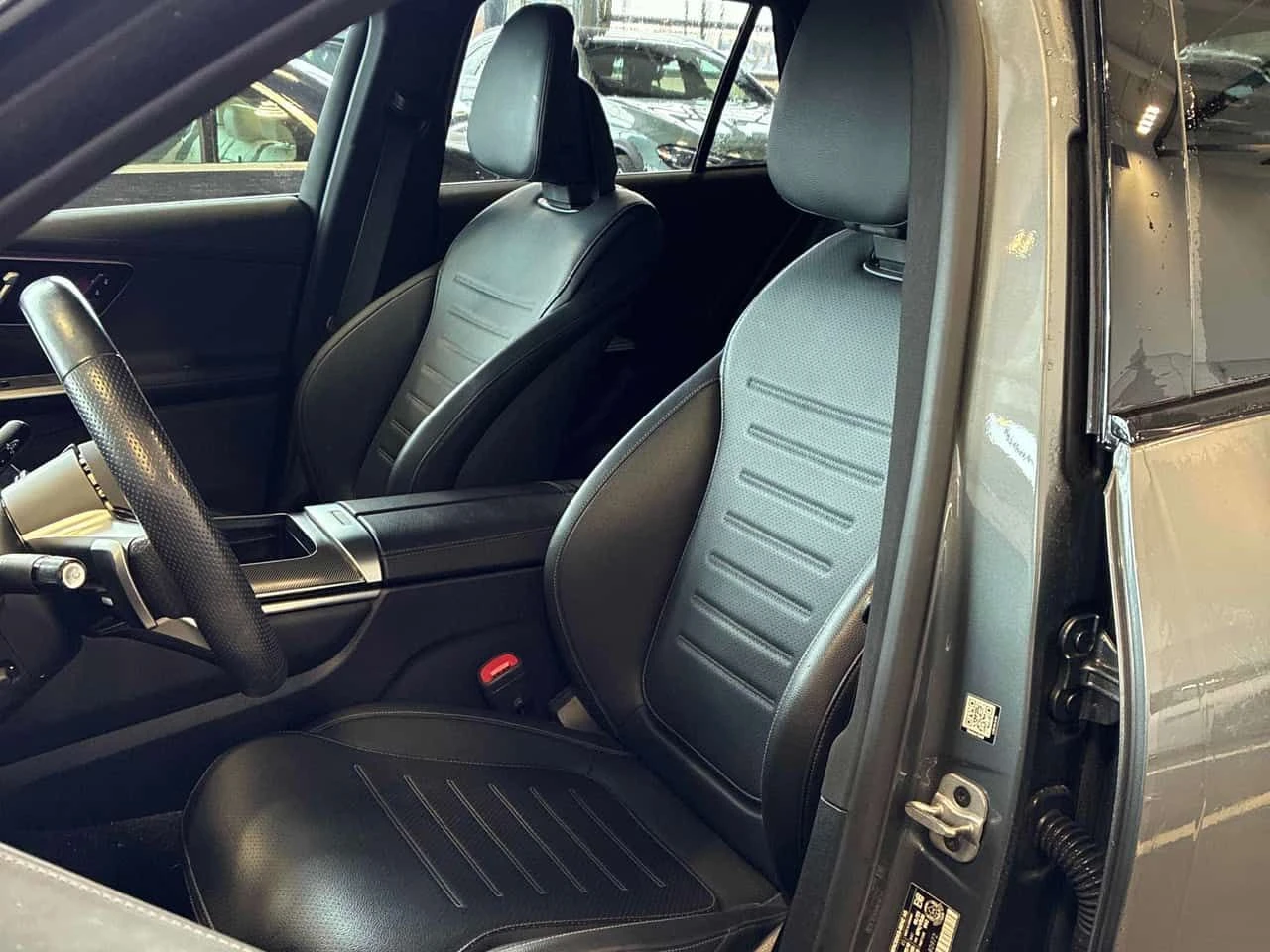 Mercedes-Benz GLC 300 4MATIC* DISTRONIC* PANO* 360КАМЕРИ* , снимка 13 - Автомобили и джипове - 54162114