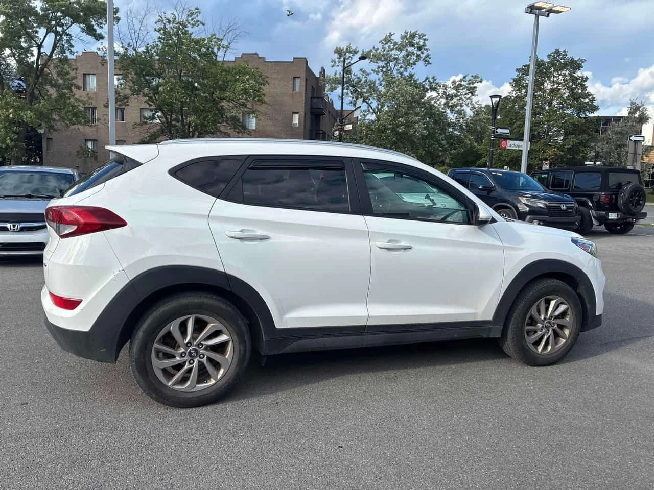 Hyundai Tucson * Premium* АВТОКРЕДИТ БЕЗ ПЪРВОНАЧАЛНА ВНОСКА* , снимка 3 - Автомобили и джипове - 55674327