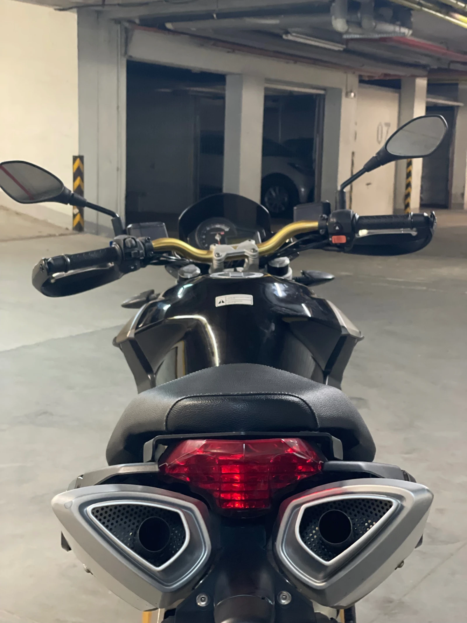 Aprilia Shiver 750 | ИТАЛИАНСКИ V-TWIN | СПОРТЕН NAKED, снимка 15 - Мотоциклети и мототехника - 56150207