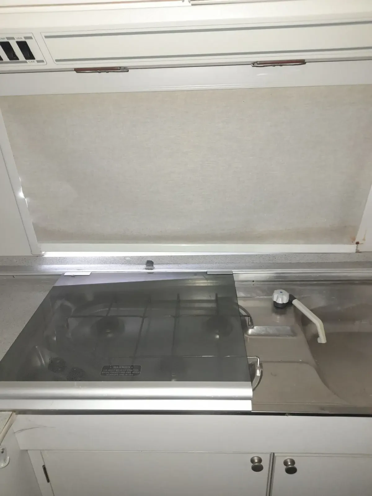 Каравана Beyerland 380, снимка 11 - Каравани и кемпери - 53565509