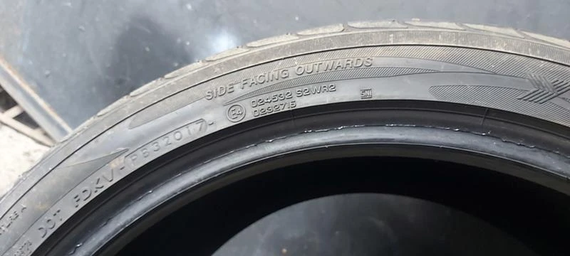 Гуми Летни 295/35R21, снимка 6 - Гуми и джанти - 33729579